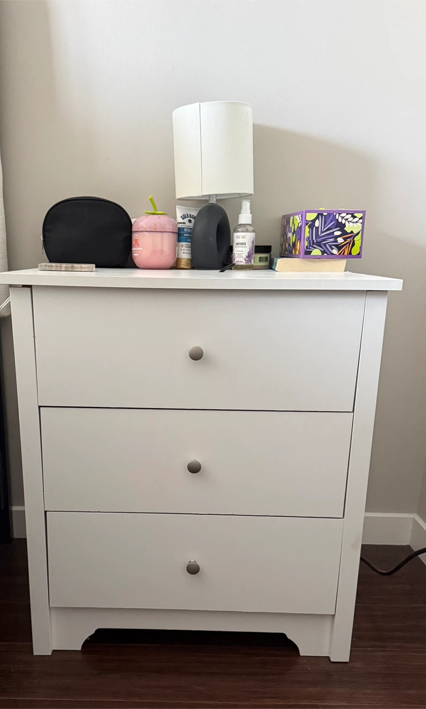 selling 3 drawer night stand