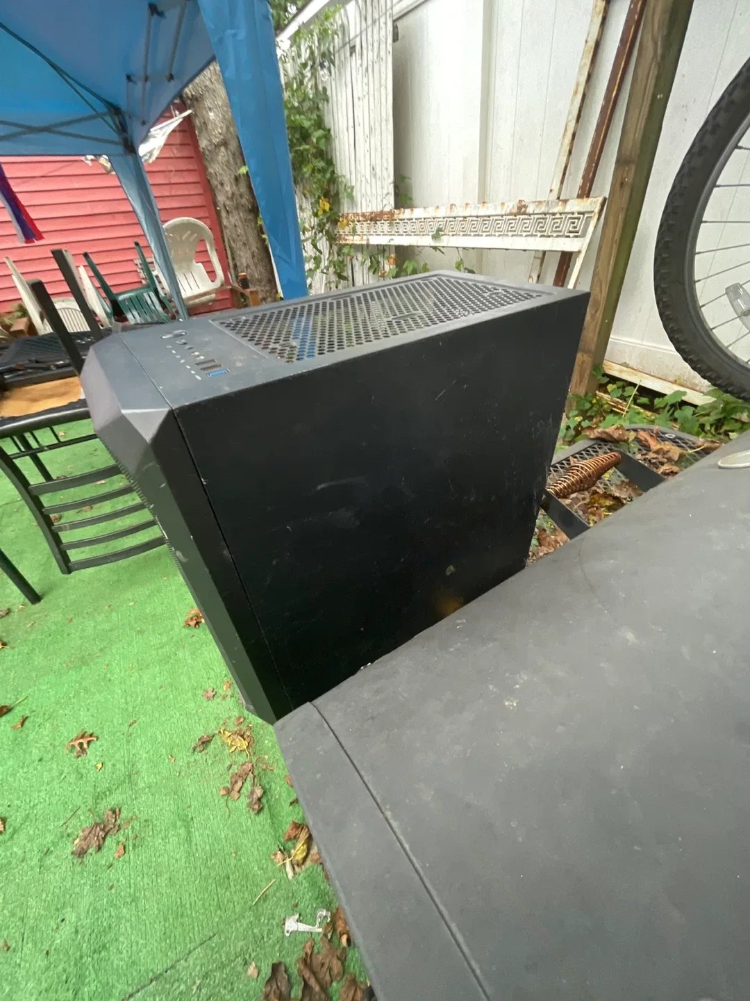 Custom PC Tower for parts  idk what missing or what it has image indicator(5)