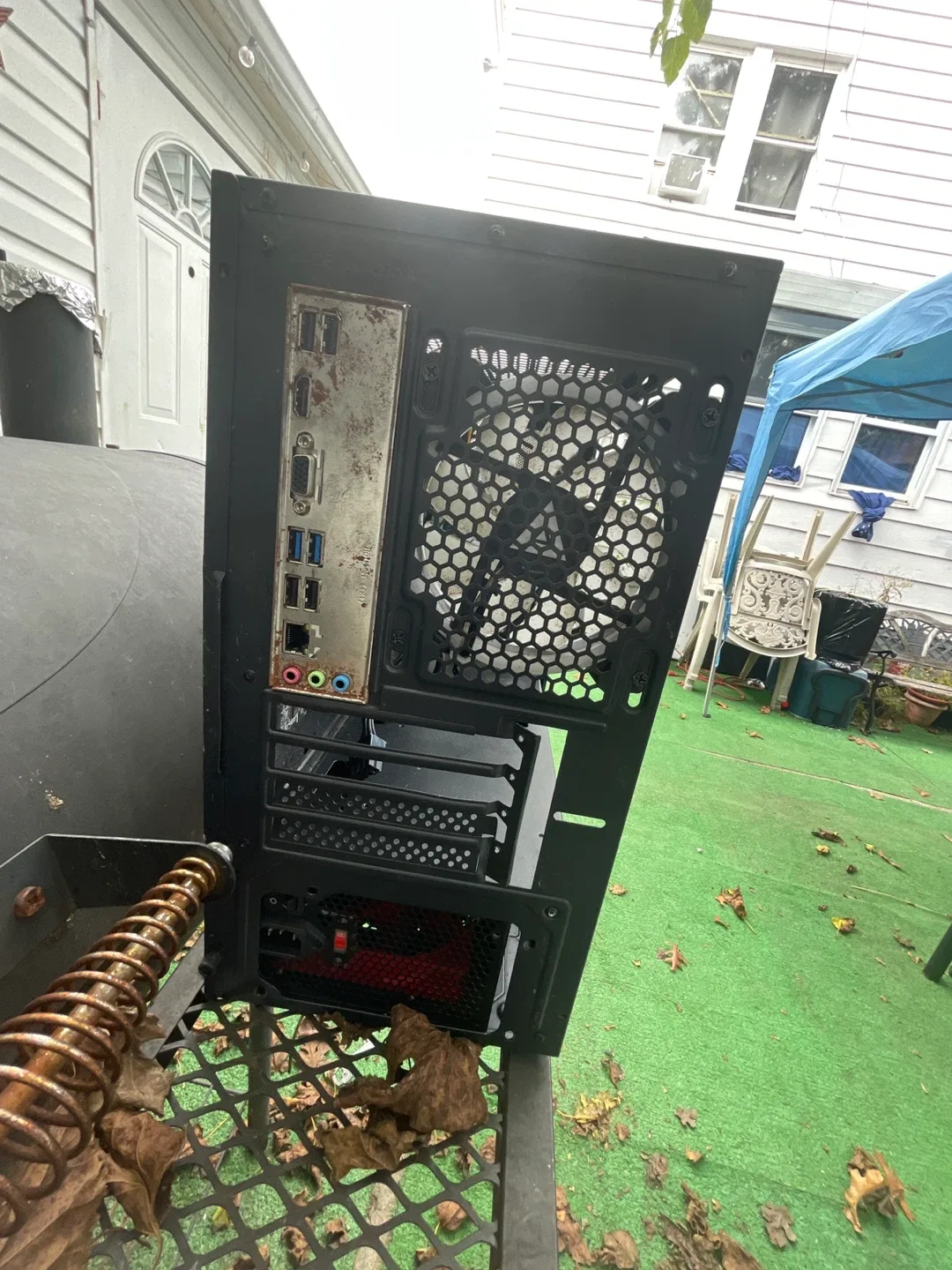 Custom PC Tower for parts  idk what missing or what it has image indicator(4)