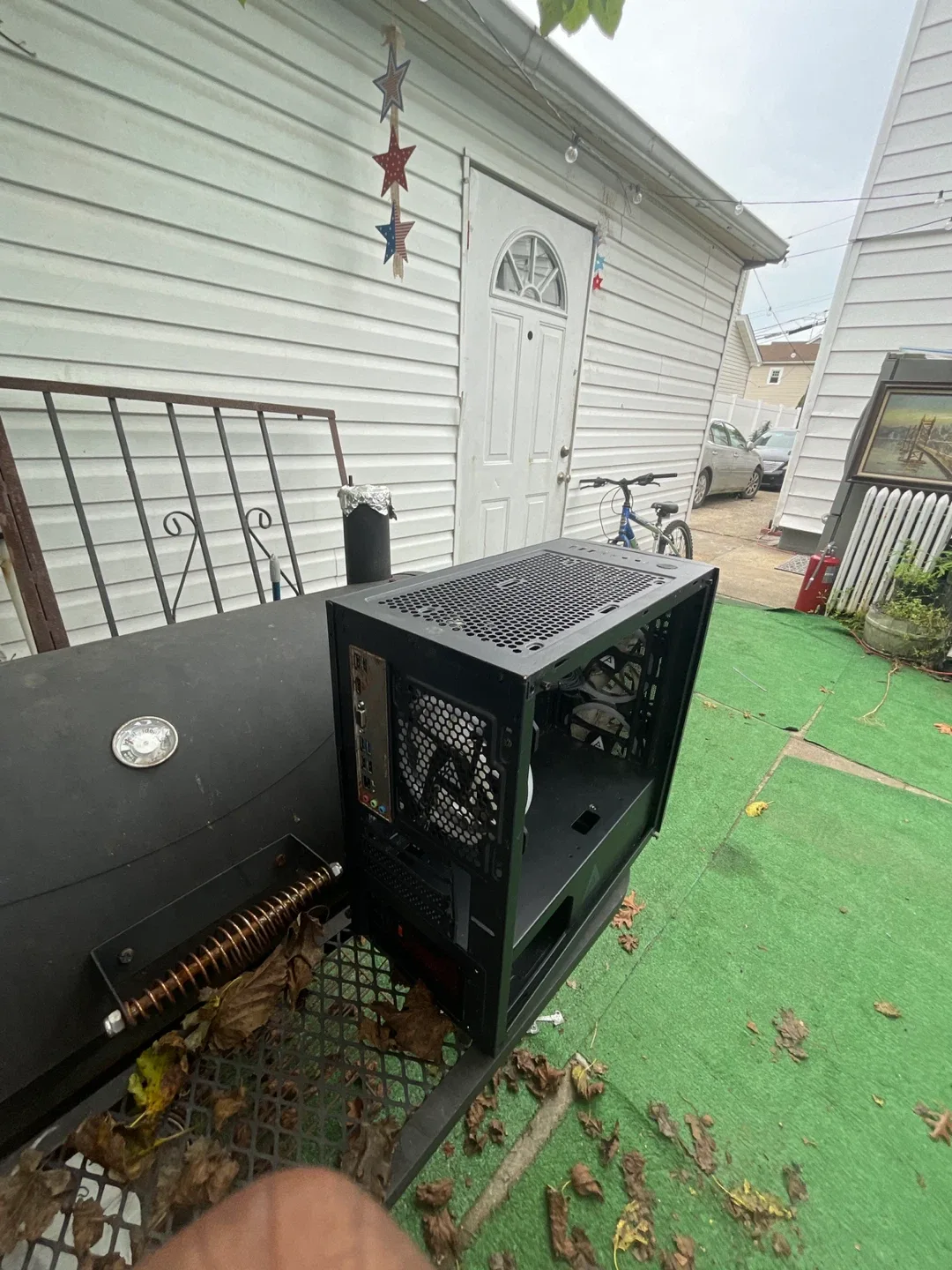 Custom PC Tower for parts  idk what missing or what it has image indicator(3)