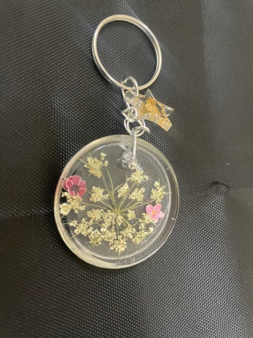 Handmade Floral Resin Keychain image indicator(3)