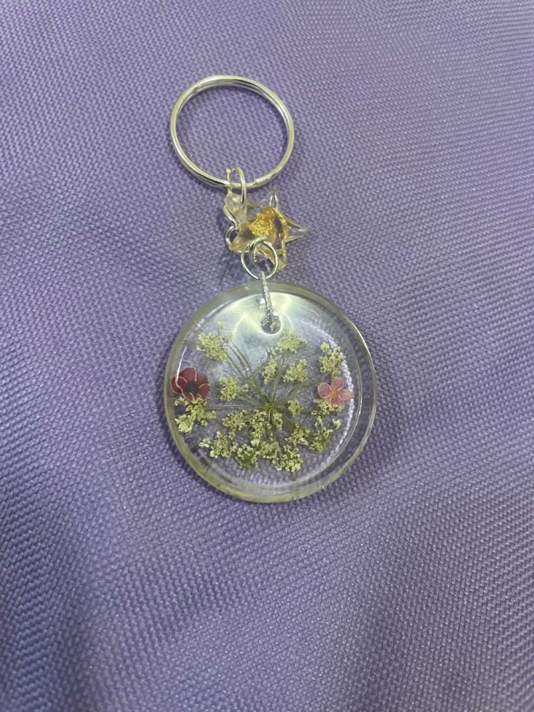 Handmade Floral Resin Keychain image indicator(4)