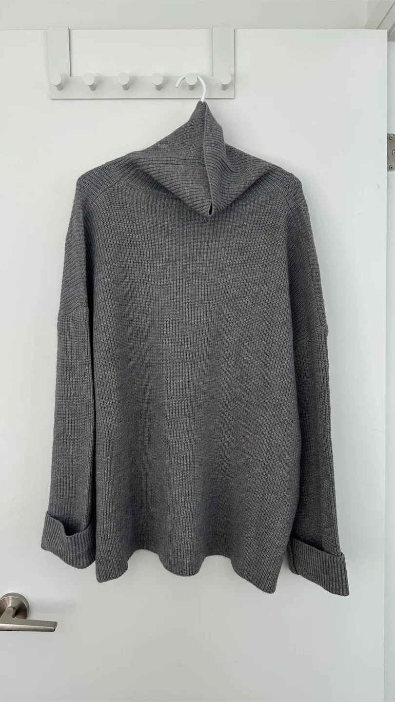 Last Call - Wool Blend Grey Sweater image indicator(3)