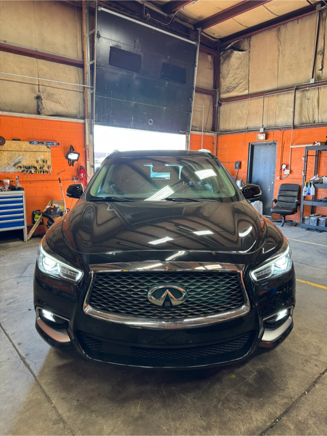 2016 Infiniti QX60 · 3.5 Sport Utility 4D