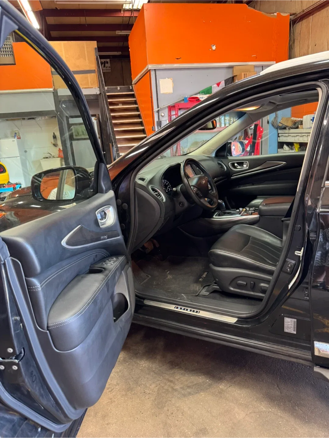 2016 Infiniti QX60 · 3.5 Sport Utility 4D image indicator(5)