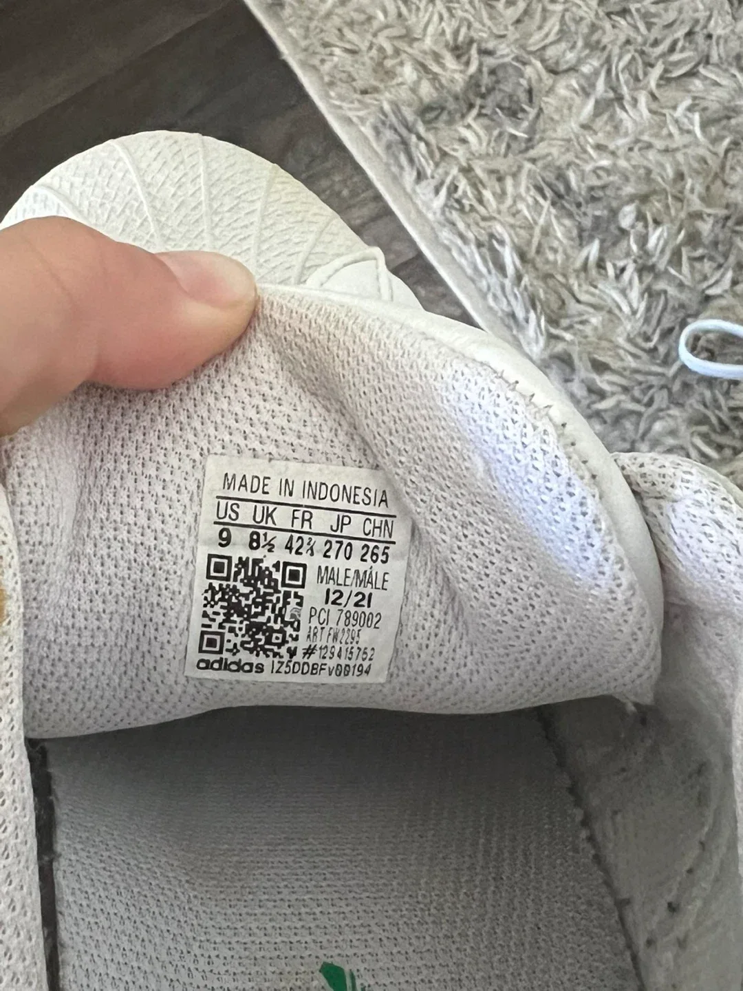 Adidas Superstars - Men’s Size 9 image indicator(3)