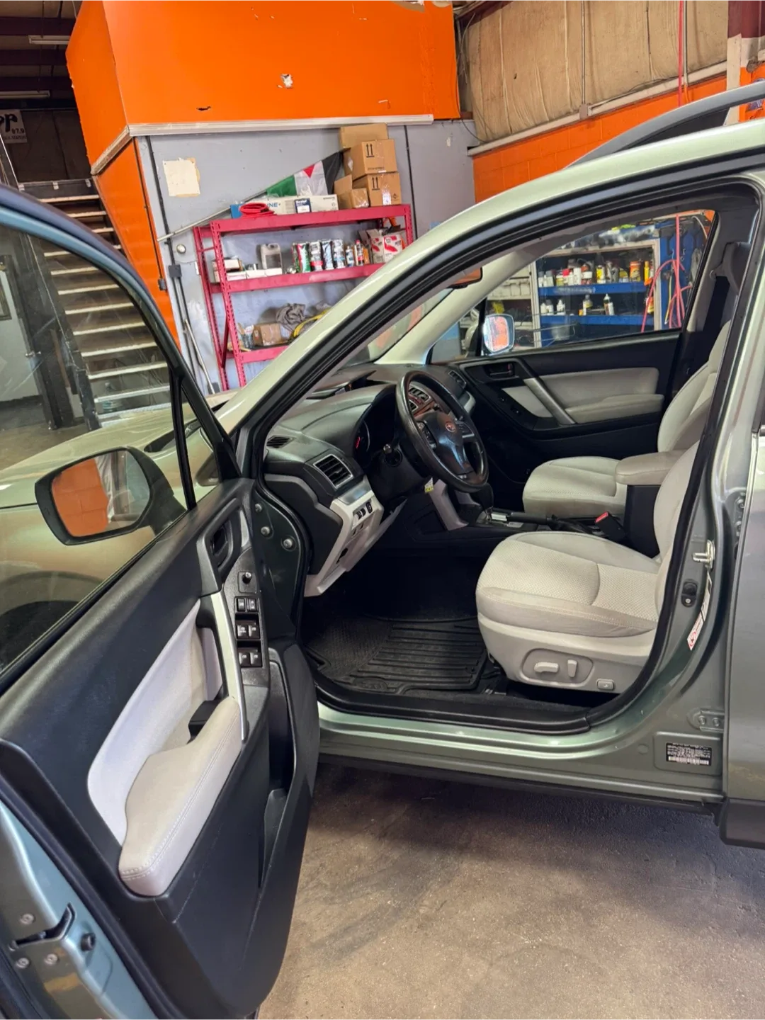 2016 Subaru Forester · 2.5i Premium Sport Utility 4D image indicator(5)