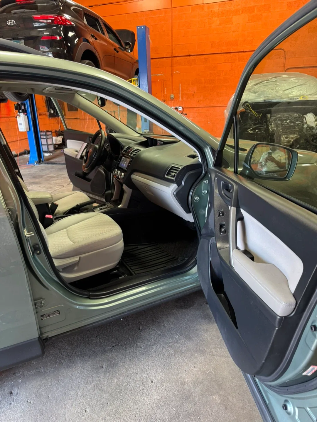 2016 Subaru Forester · 2.5i Premium Sport Utility 4D image indicator(8)