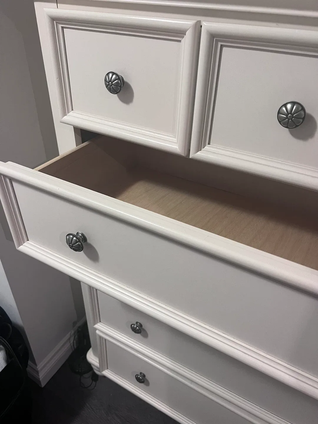 White Wood Dresser image indicator(2)