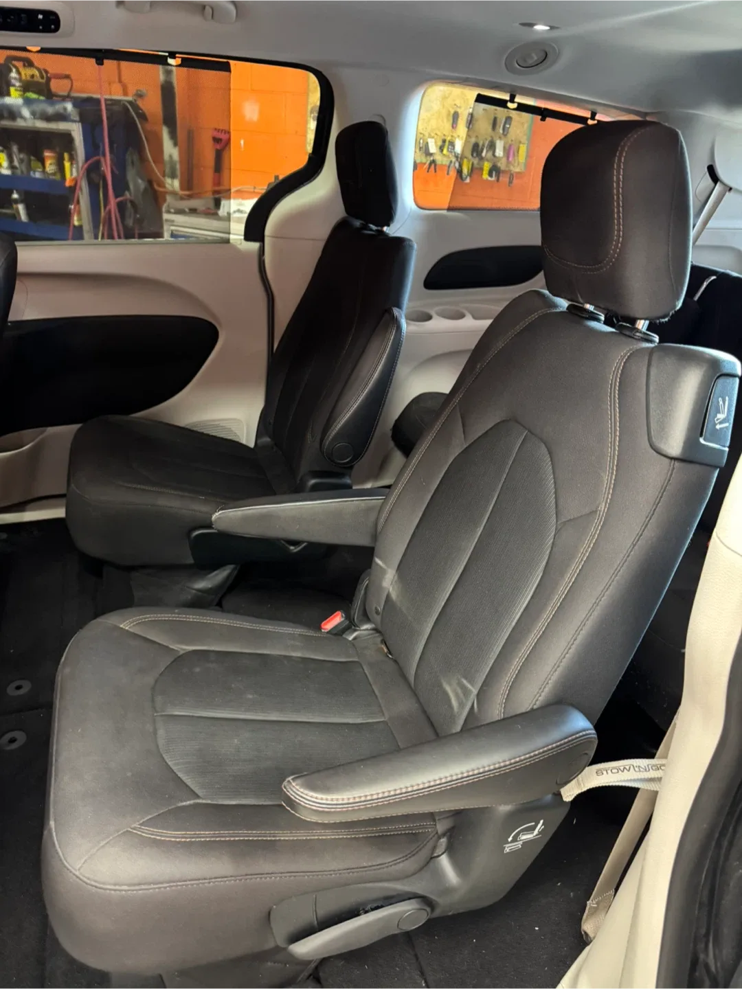 2017 Chrysler Pacifica · Touring Plus Minivan 4D image indicator(6)