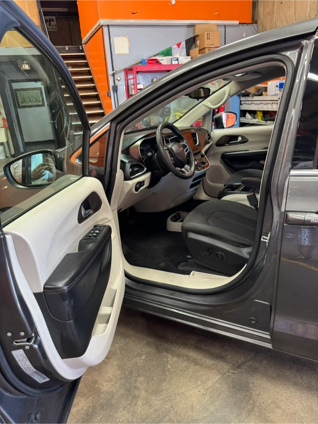 2017 Chrysler Pacifica · Touring Plus Minivan 4D image indicator(5)