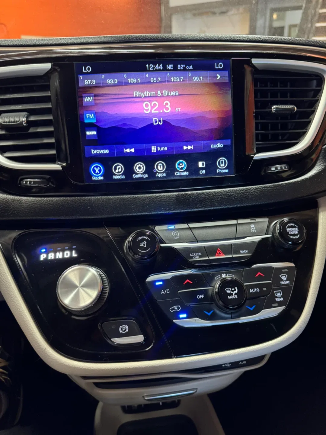 2017 Chrysler Pacifica · Touring Plus Minivan 4D image indicator(9)