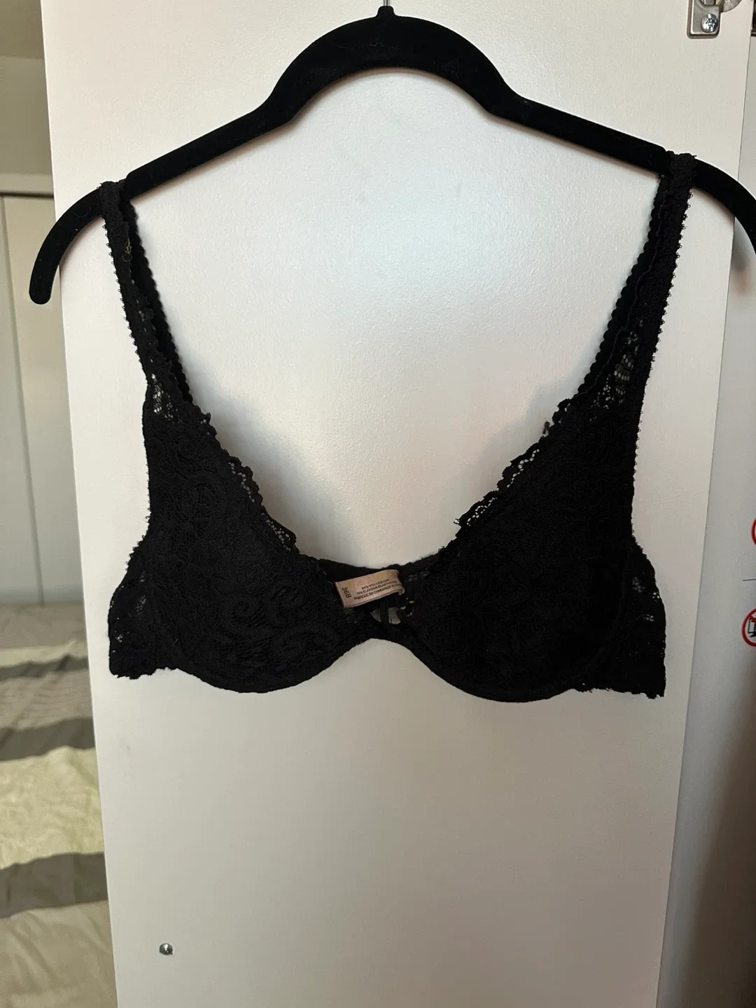 Victoria's Secret Black Lace Bra - Size 36B thumbnail