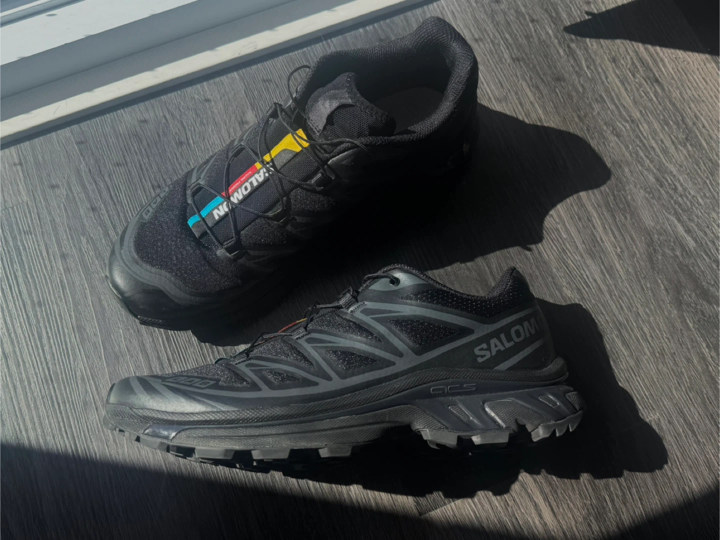 SALOMON Black XT-6