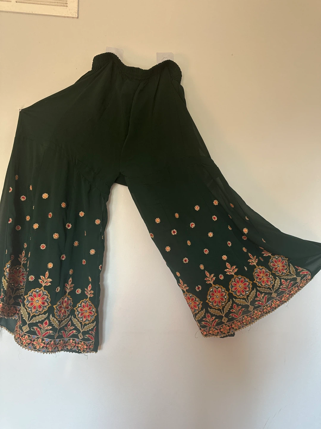 Green anarkali with golden embroidery - photo 2