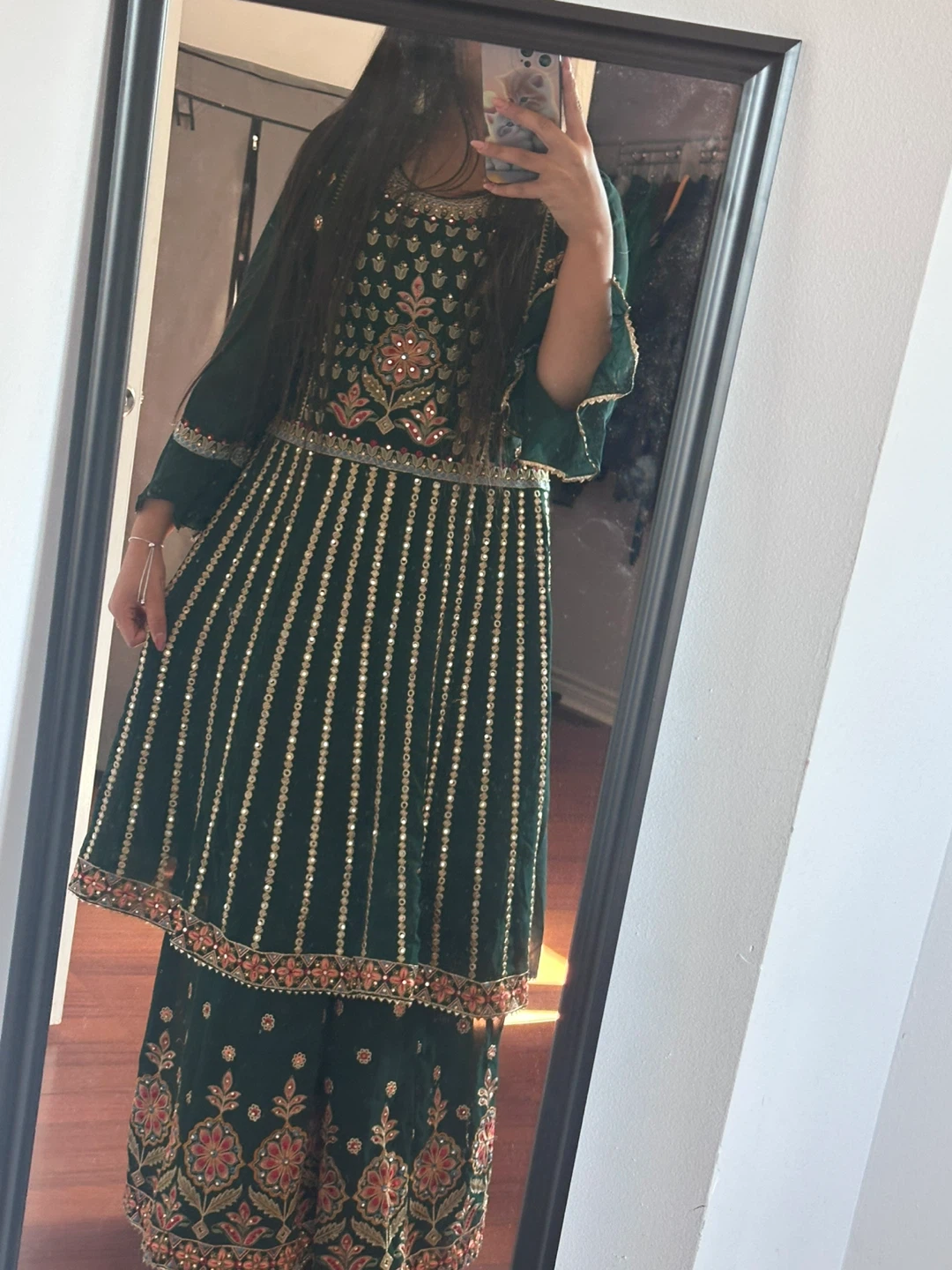 Green anarkali with golden embroidery - photo 4