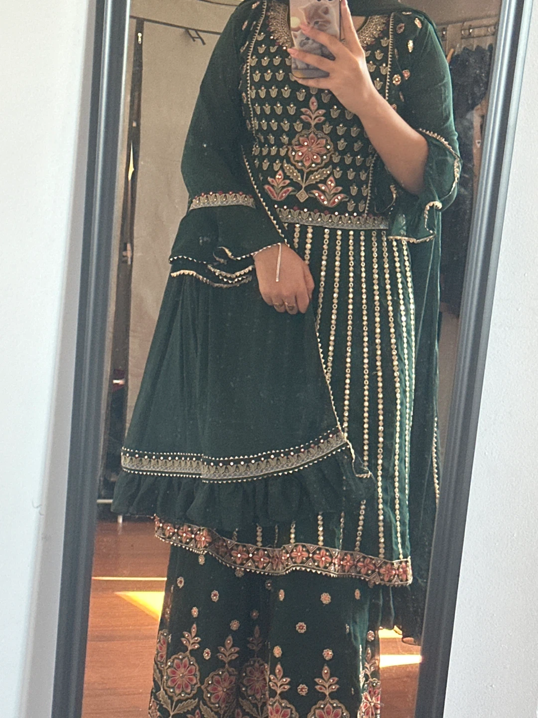 Green anarkali with golden embroidery - photo 5
