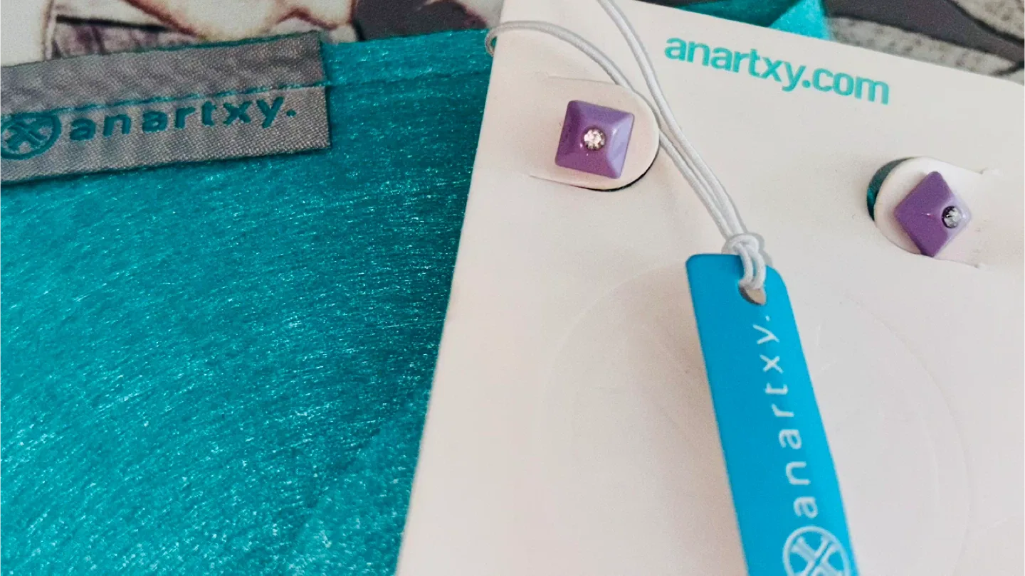 Anartxy Teal Jewelry Pouch with Lavender Studded Earrings (BNWT) image indicator(5)