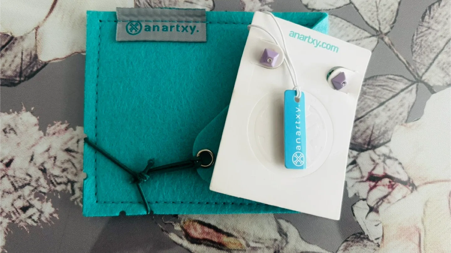 Anartxy Teal Jewelry Pouch with Lavender Studded Earrings (BNWT) image indicator(2)