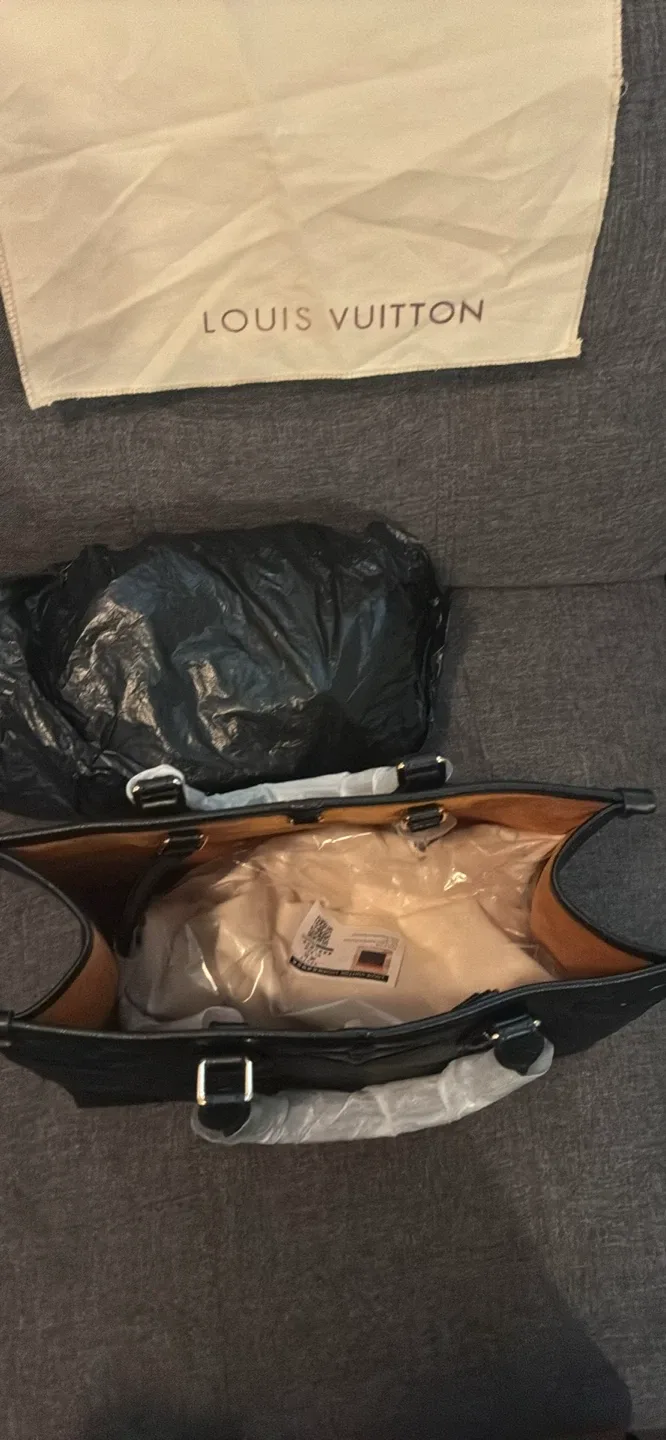 Louis Vuitton Black Leather Embossed Tote Bag image indicator(2)