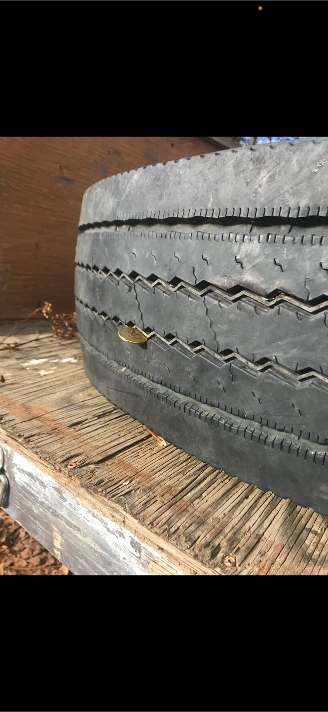 11R22.5 front steer tire good tread image indicator(2)