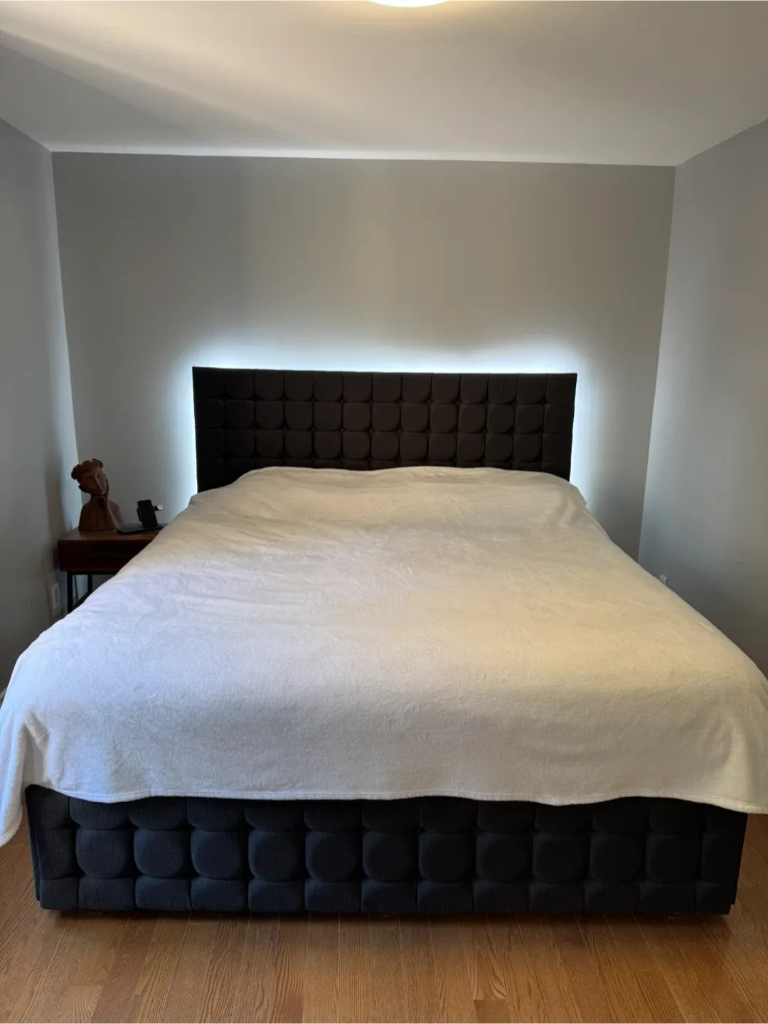 King size bed thumbnail