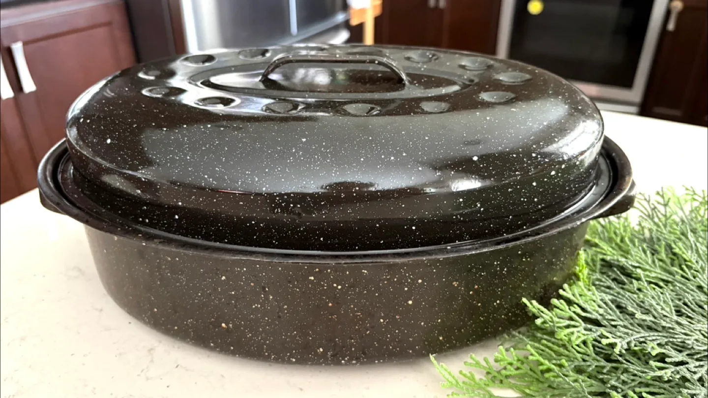 Granite Ware Roaster Pan with Lid image indicator(2)