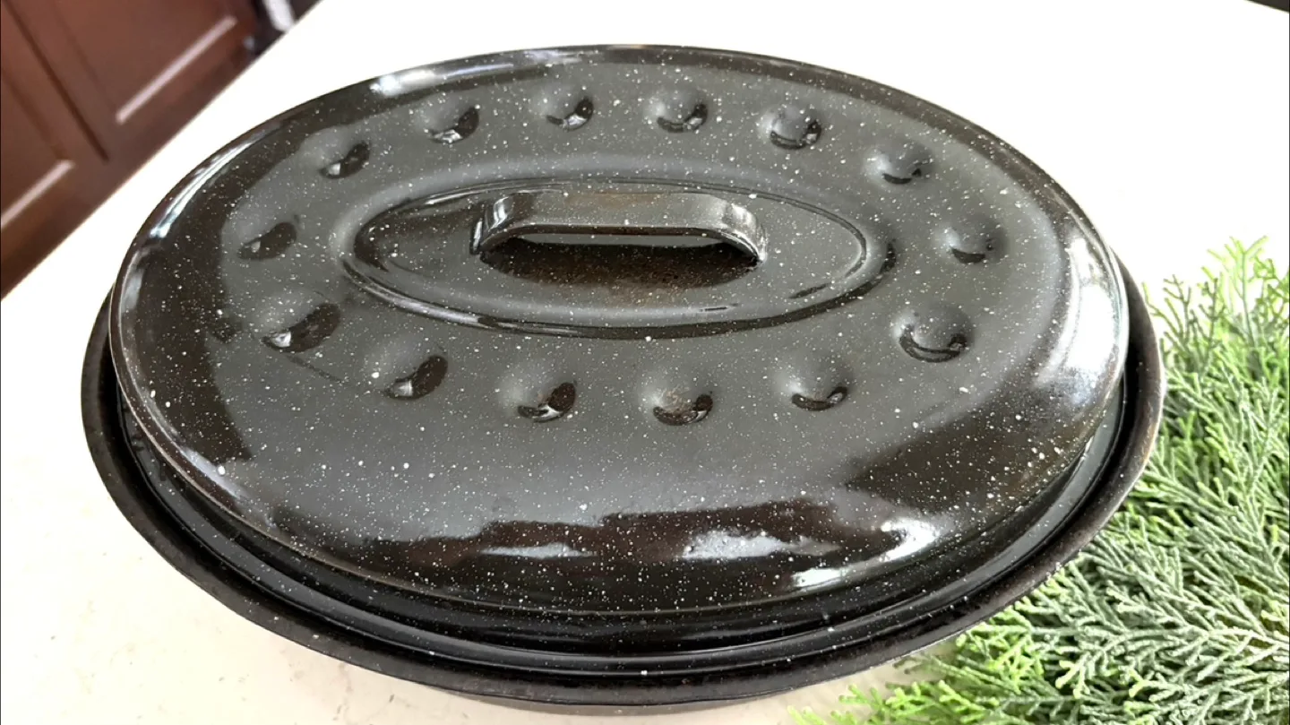 Granite Ware Roaster Pan with Lid image indicator(3)