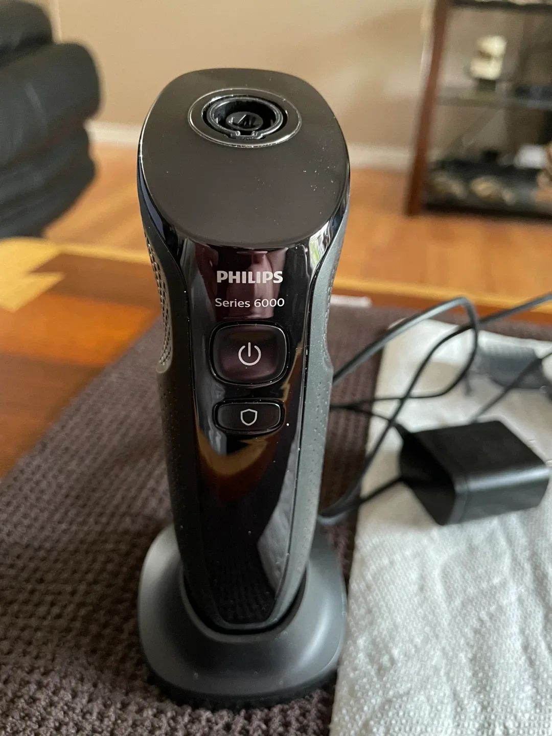 Philips Series 6000 Electric Rechargeable Wet/Dry Shaver thumbnail