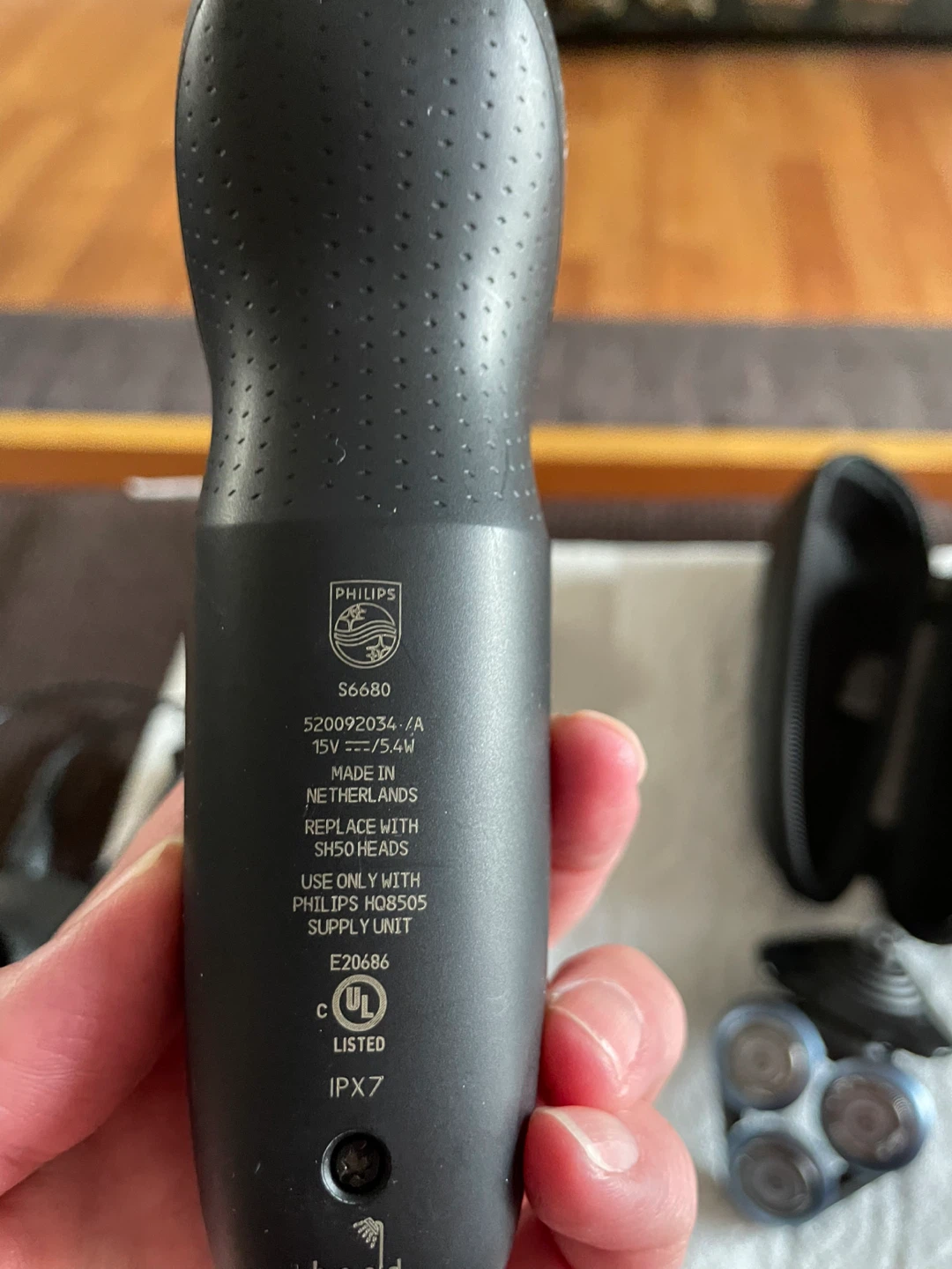 Philips Series 6000 Electric Rechargeable Wet/Dry Shaver - photo 3