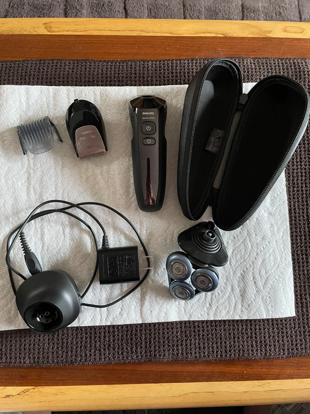 Philips Series 6000 Electric Rechargeable Wet/Dry Shaver - photo 2