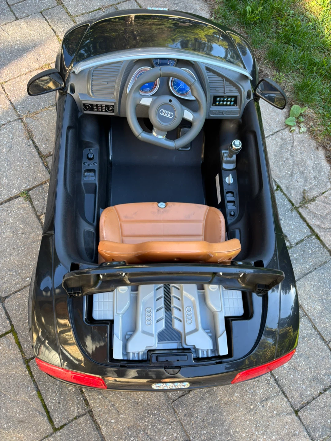 Audi R8 Spyder Kids Ride-On Car - Black - photo 2