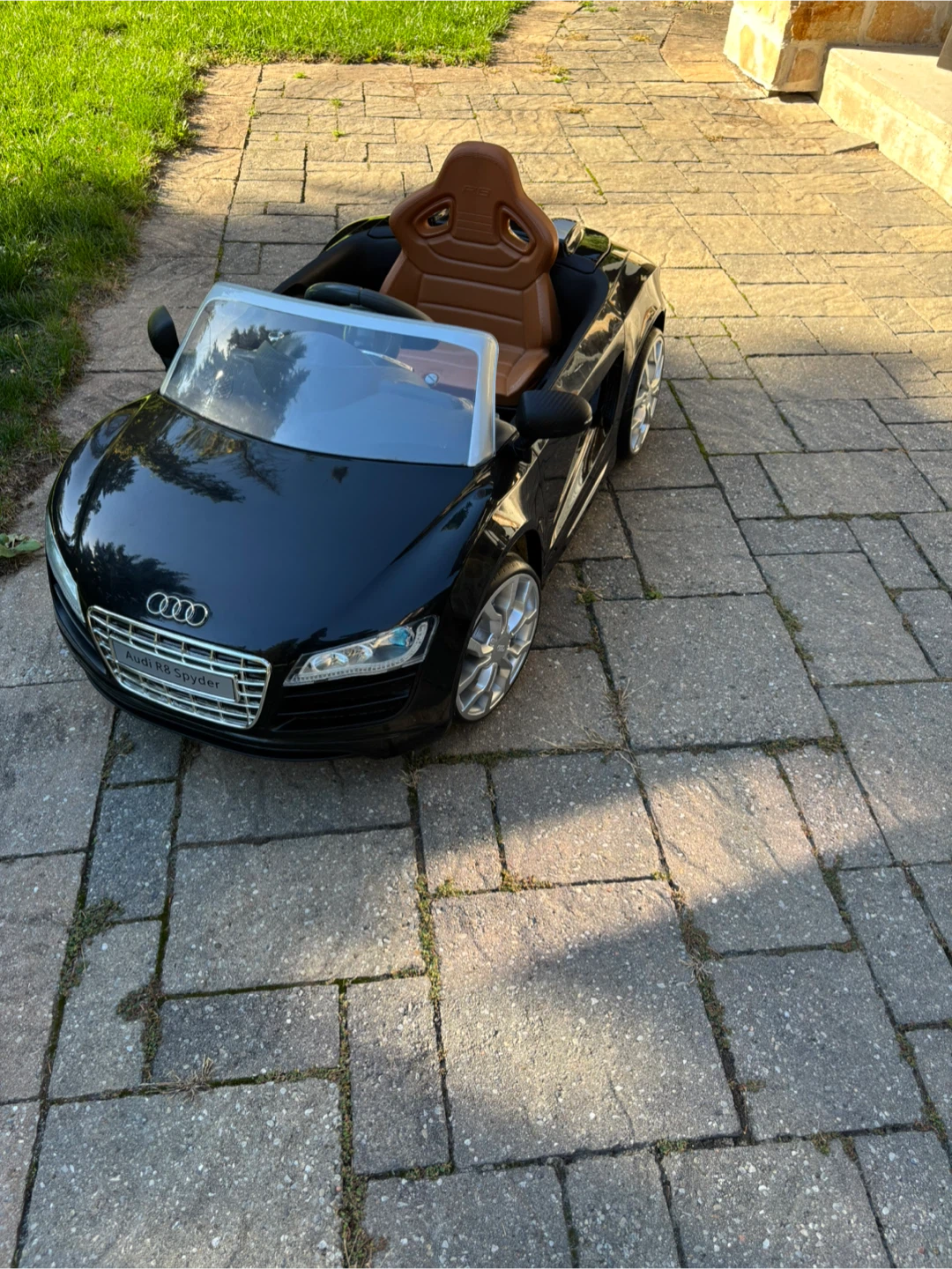Audi R8 Spyder Kids Ride-On Car - Black - photo 5