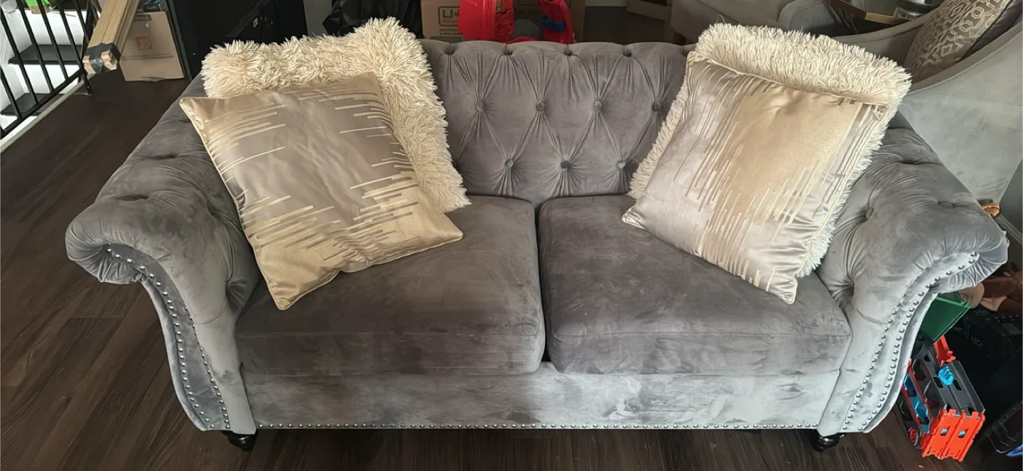 Gray Chesterfield Sofa image indicator(2)