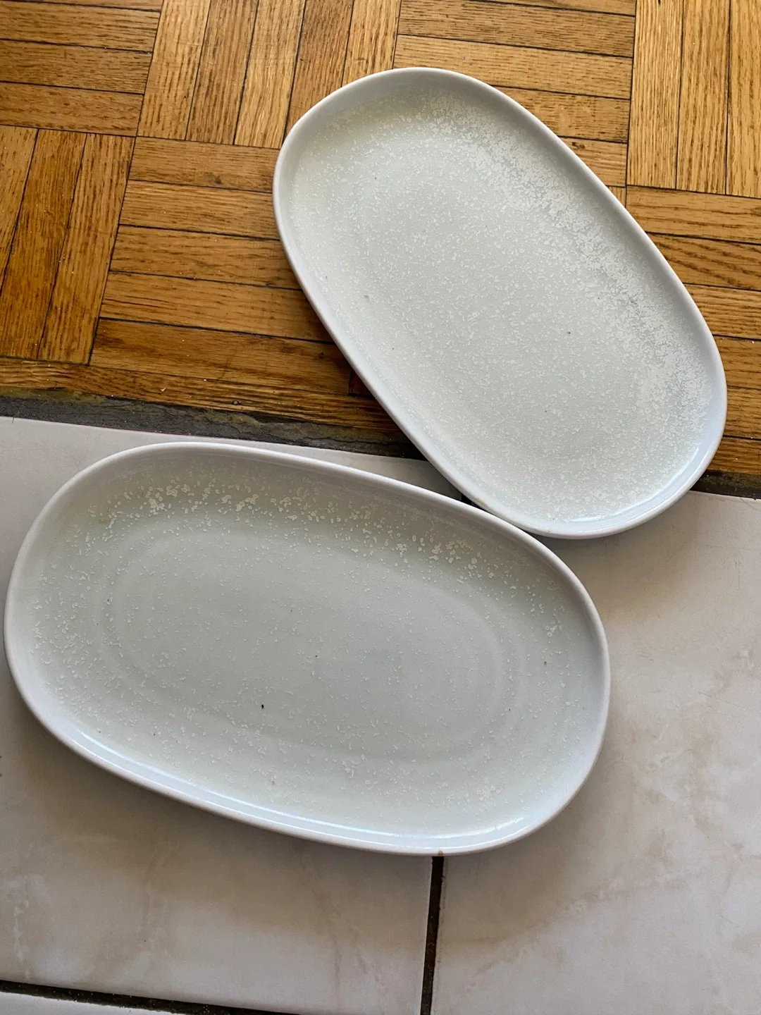 Set of 2 White Serving Platters thumbnail