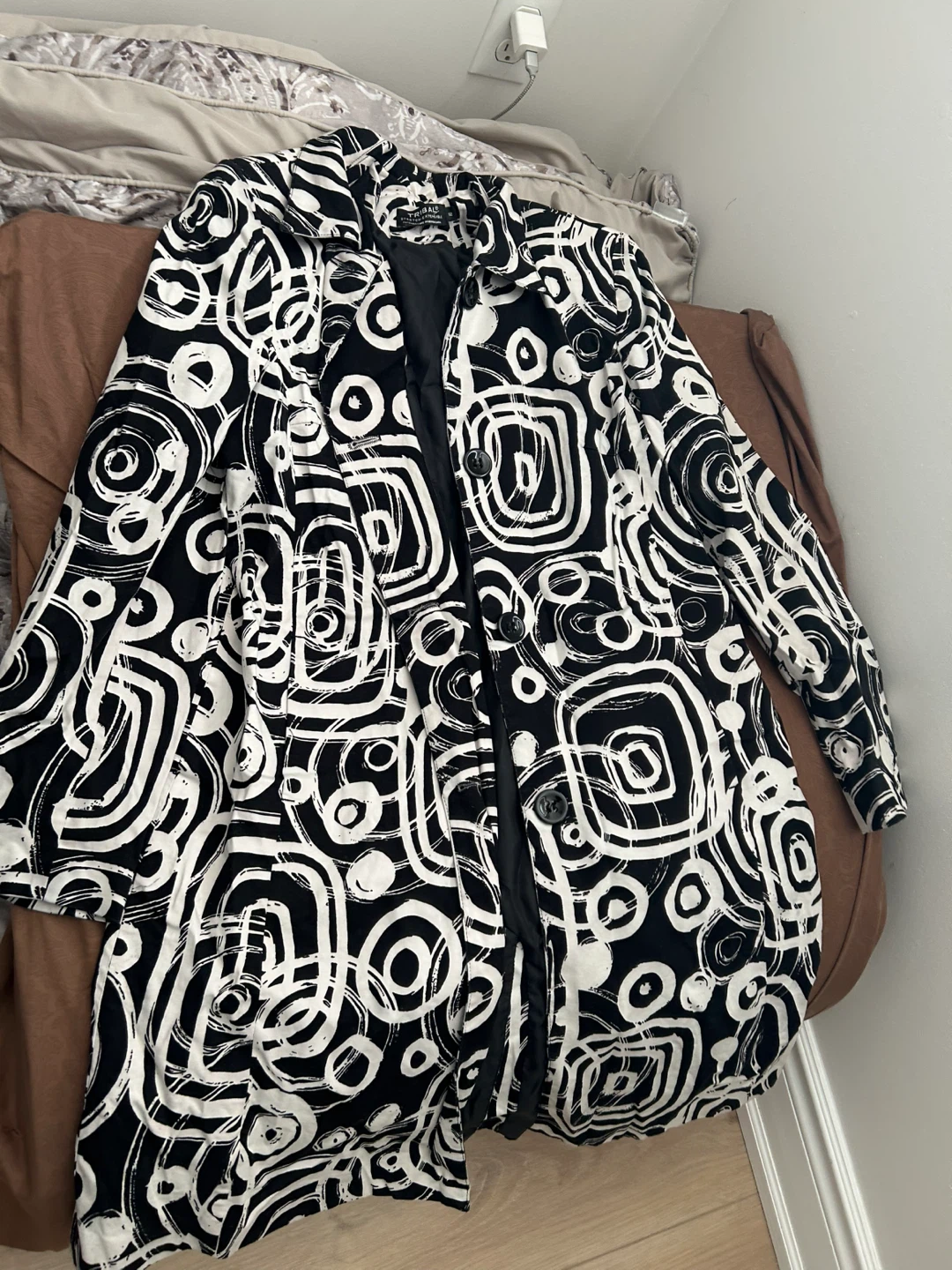 Tribal Black & White Coat - Size 12 - photo 2