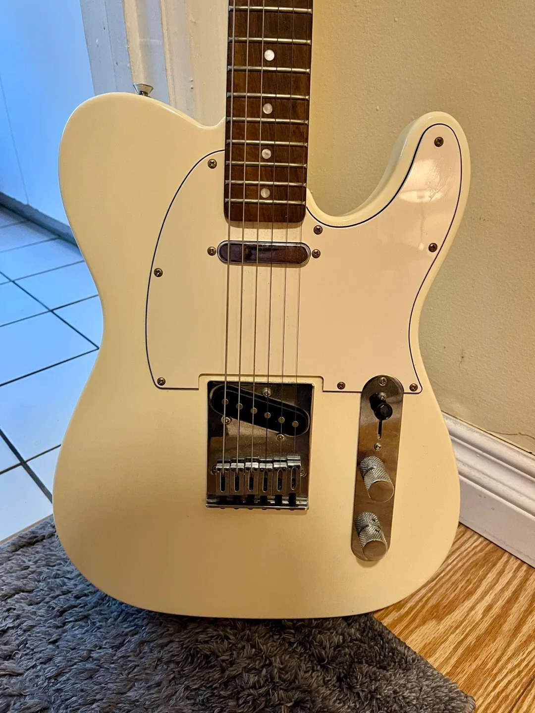 Squier Telecaster Electric Guitar - Cream image indicator(2)