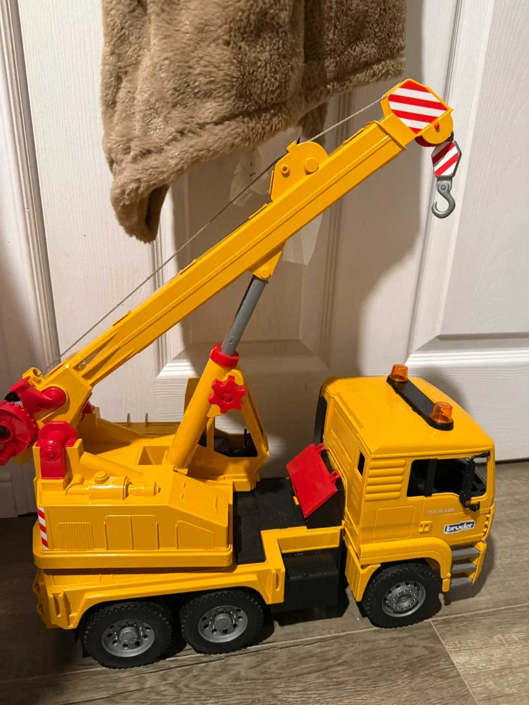 Bruder MAN TGA Crane Truck image indicator(2)