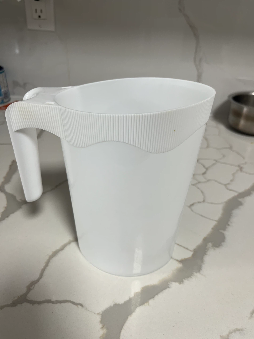 Kitchen Grater and Plastic Pitcher - photo 2
