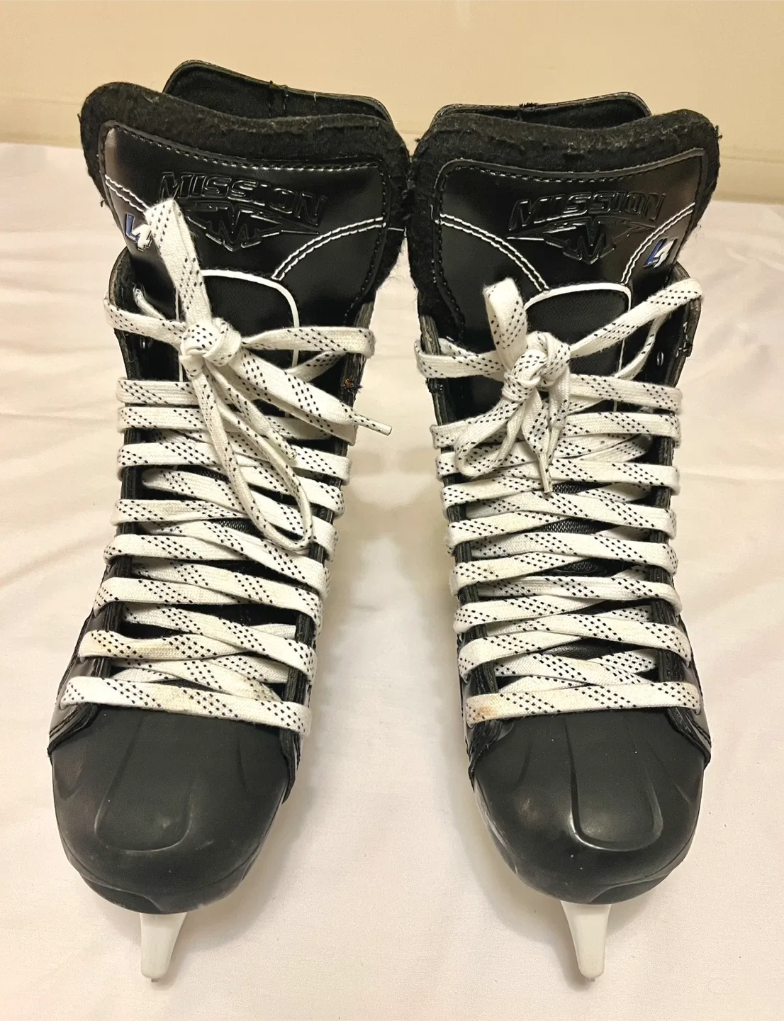 Mission Pure L4 rIce Hockey Skates - Size 8 image indicator(2)