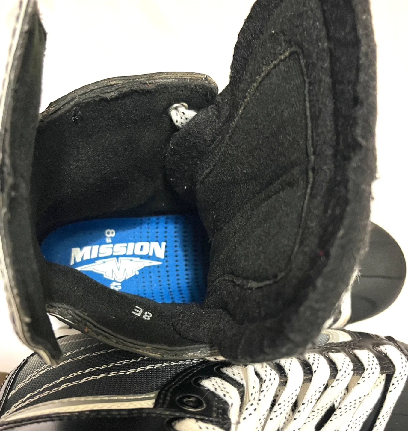 Mission Pure L4 rIce Hockey Skates - Size 8 image indicator(7)