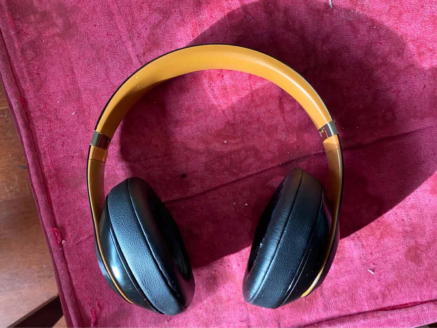 Beats Studio3 Wireless Headphones - Black/Gold