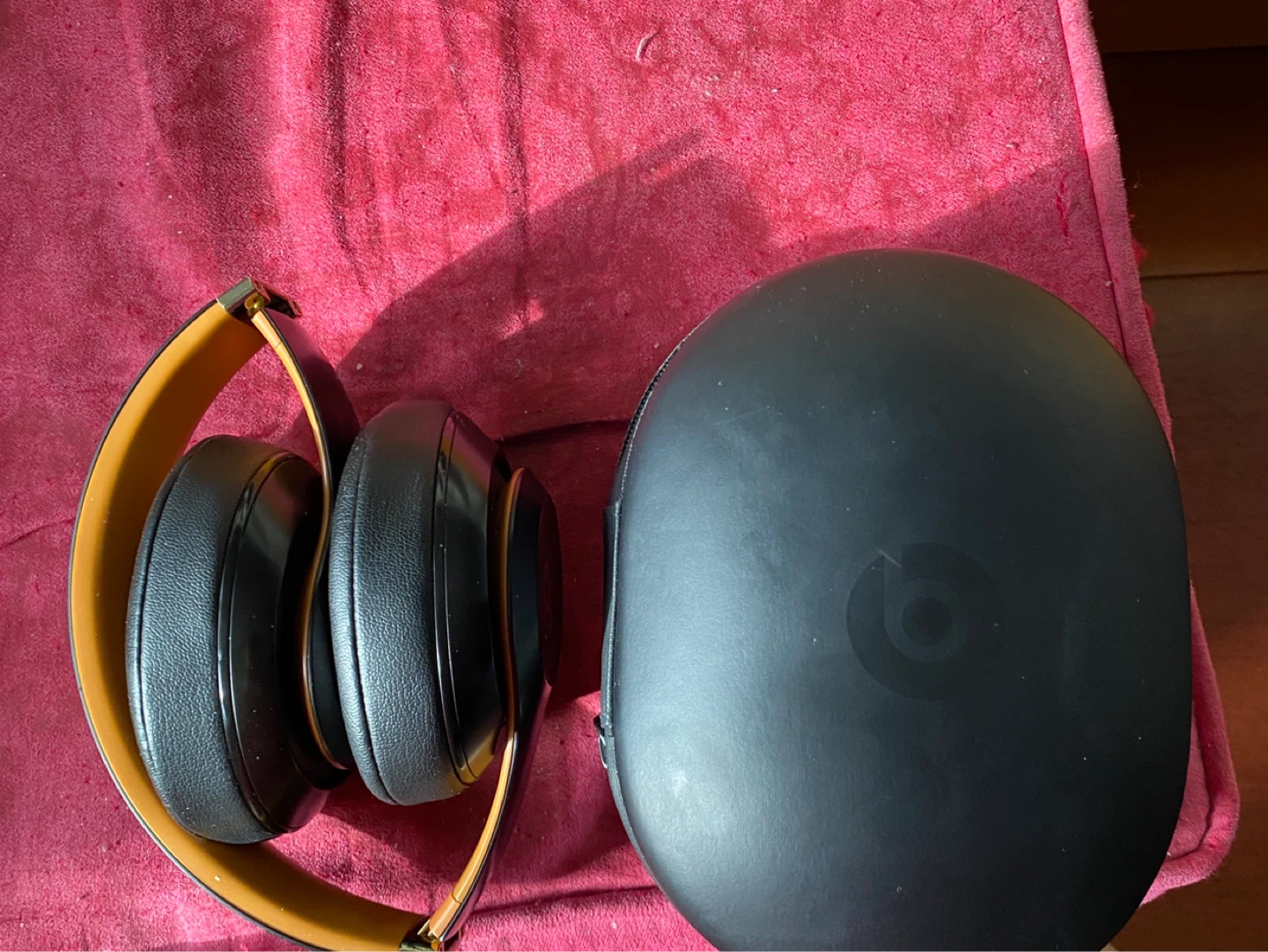 Beats Studio3 Wireless Headphones - Black/Gold - photo 2