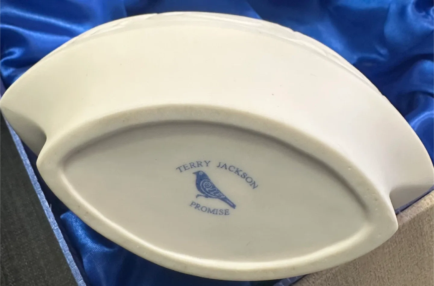 Terry Jackson “PROMISE” Porcelain Vase image indicator(3)