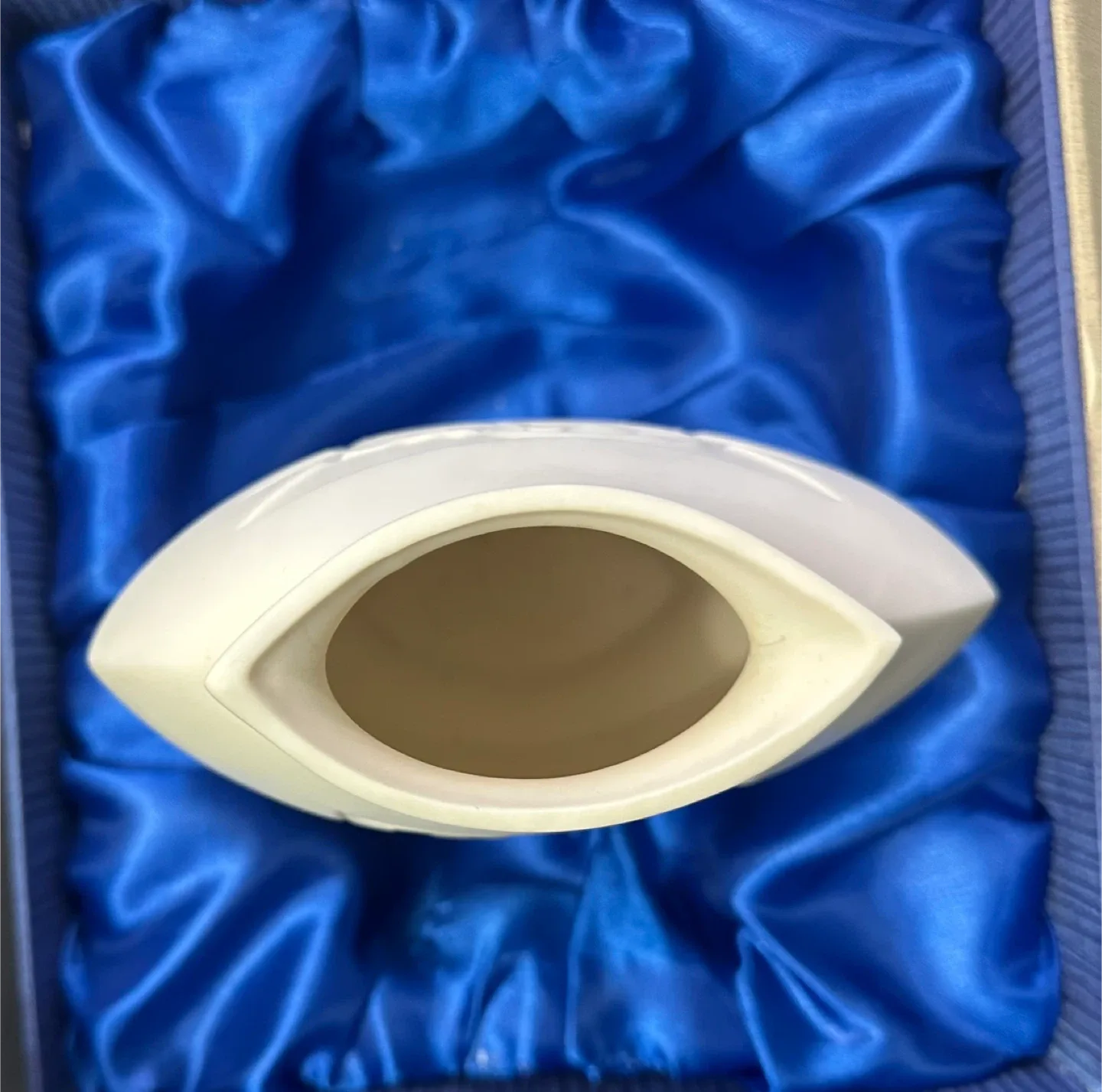 Terry Jackson “PROMISE” Porcelain Vase image indicator(4)