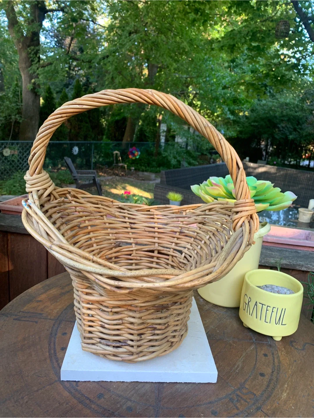 Whimsical Wicker Basket With Handle image indicator(3)