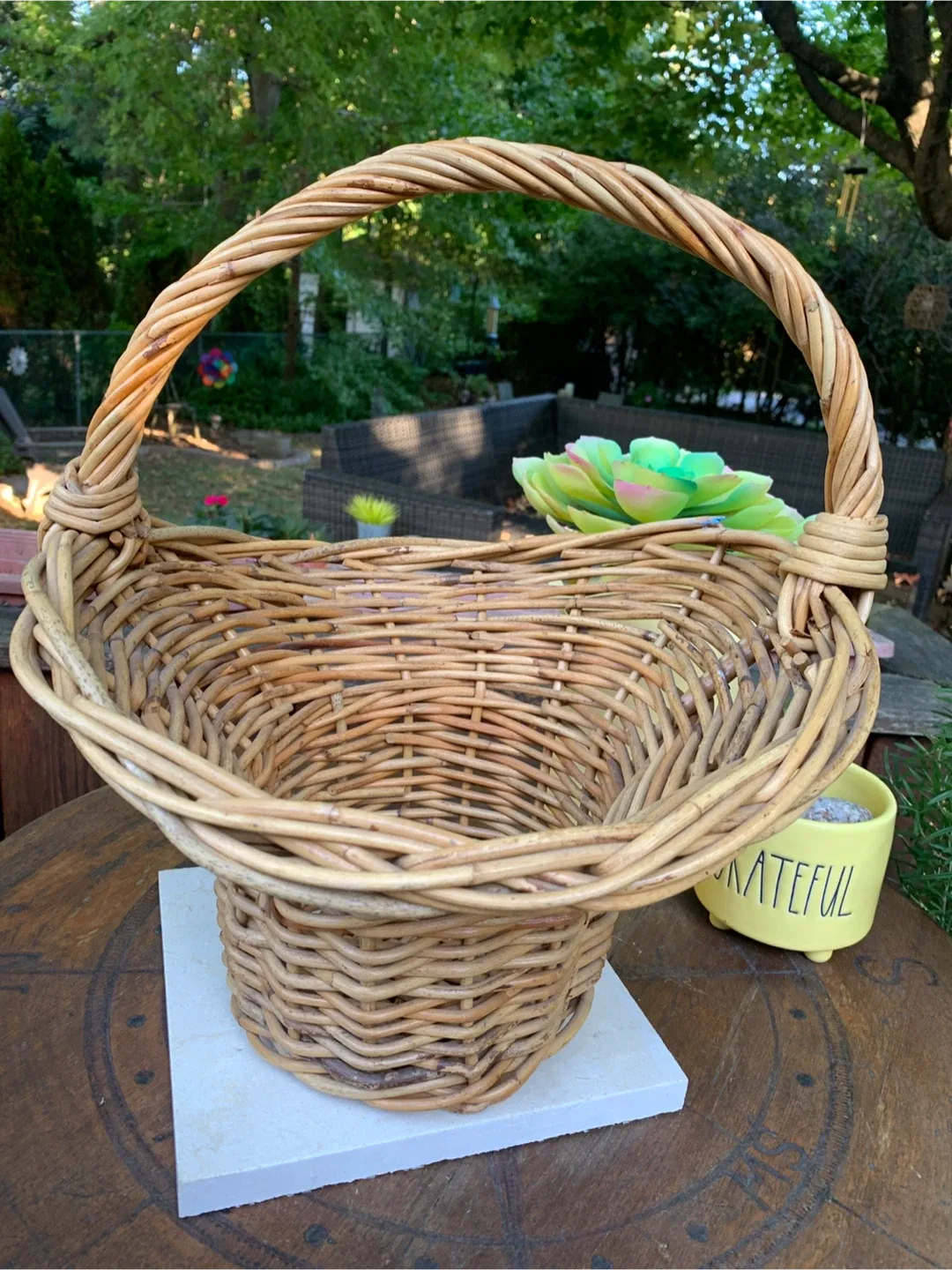 Whimsical Wicker Basket With Handle image indicator(7)