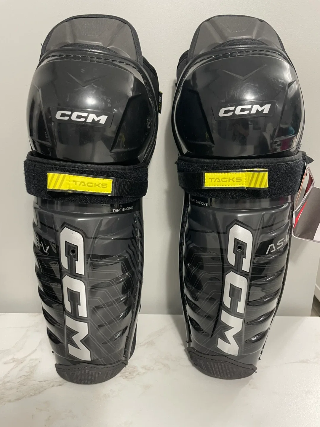 CCM JR hockey shin guard thumbnail