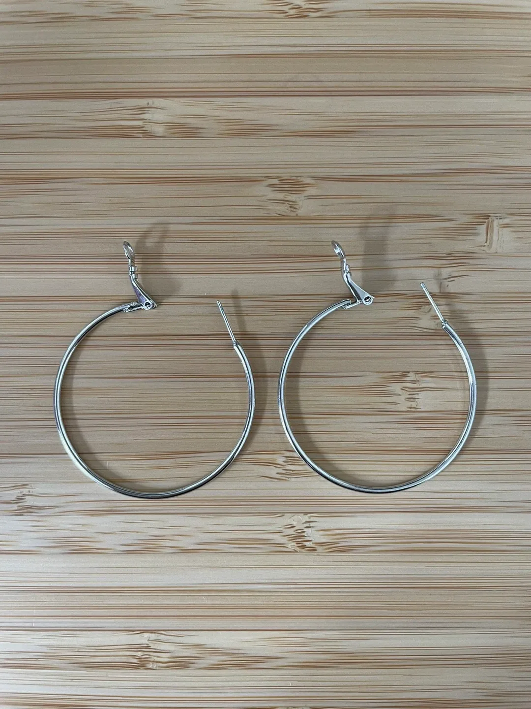 Silver Hoop Earrings image indicator(2)