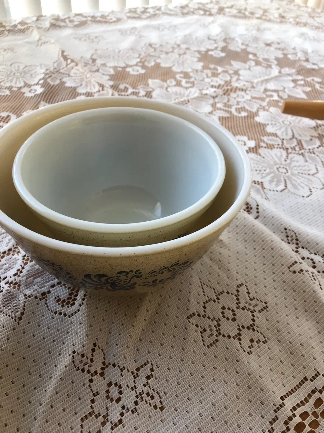 Vintage Pyrex Bowls - Set of 2 image indicator(3)